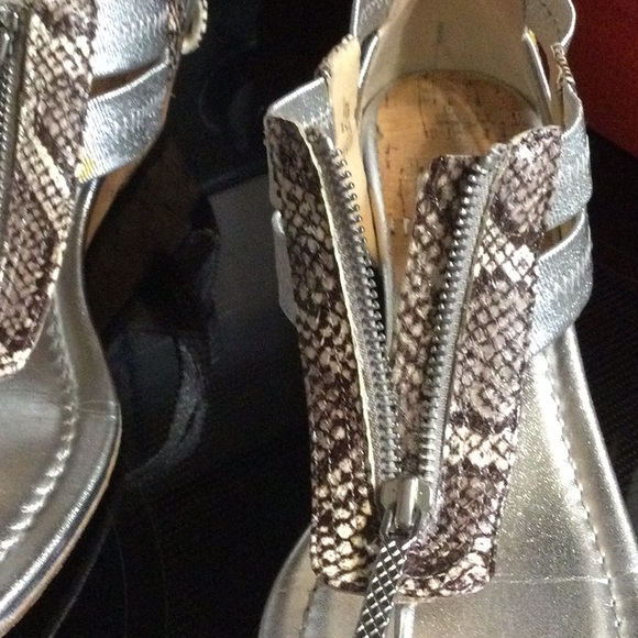 Donald J. Pliner Silver Metallic Snake Print Sandal Size 8 very gently worn - Picture 7 of 15